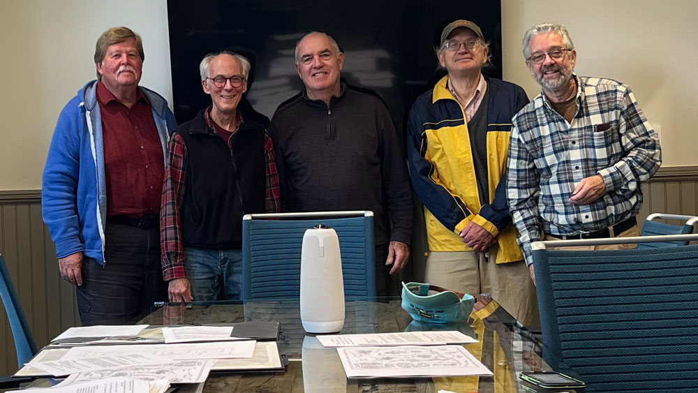 Historic Display Committee Members and artist Gordon Carlisle